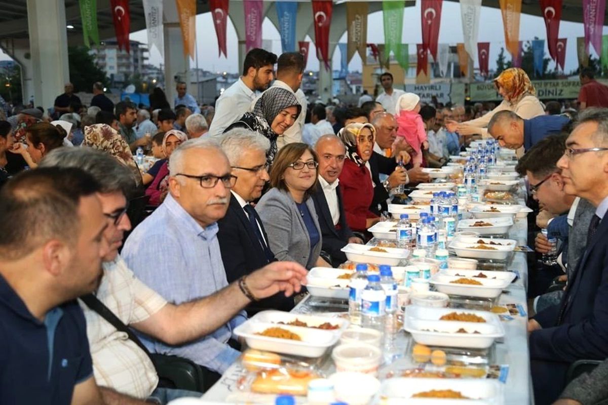 Fatma Şahin Nurdağlılarla iftarda buluştu