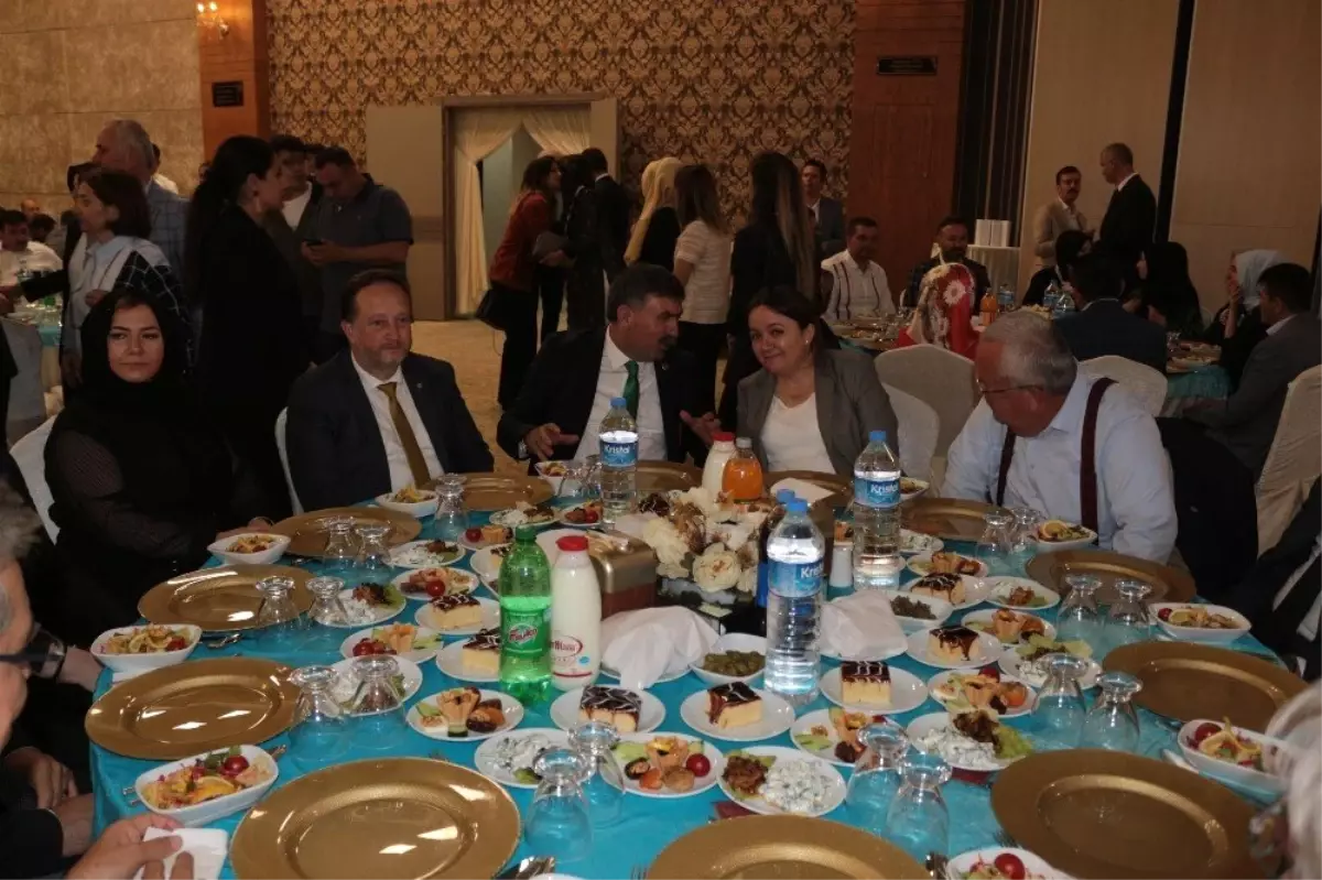 İl protokolü Büyükşehir Belediyesi\'nin iftarında buluştu