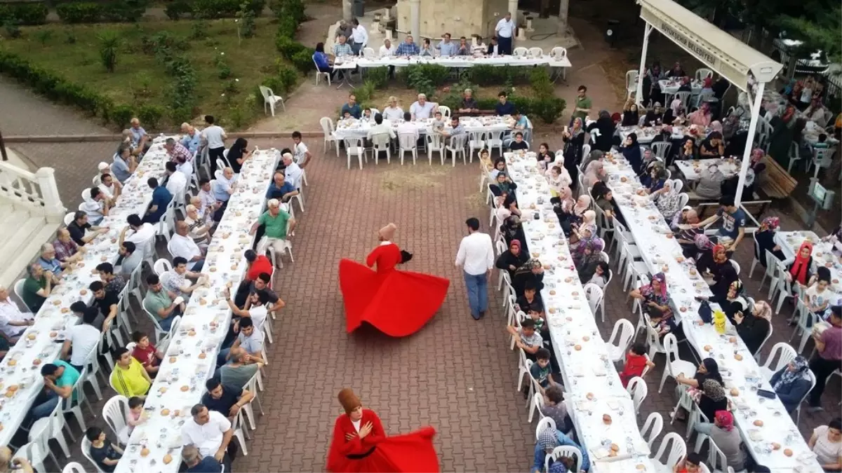 Numanoğlu Camii\'nde iftar yemeği verildi