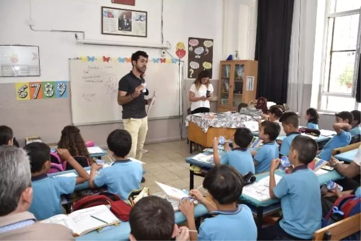 Öğrencilere tarım dersi veriliyor