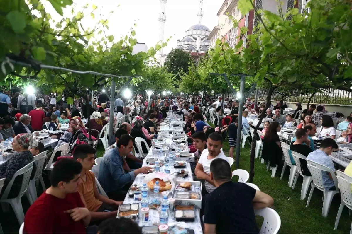 Ömer Tuğrul İnançer: "İnsanlık irade ile kazanılan bir mevkidir"