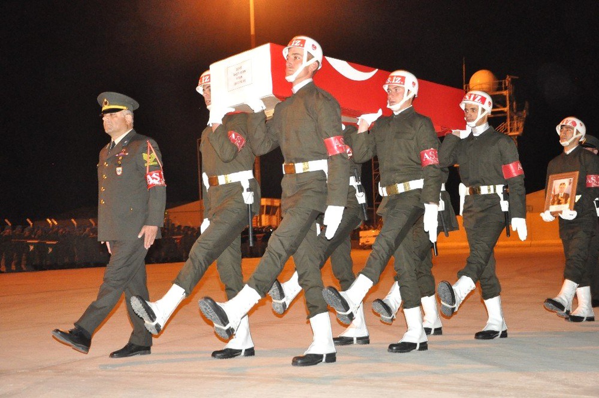 Pençe Harekatı şehitleri Yüksekova\'da törenle memleketlerine uğurlandı