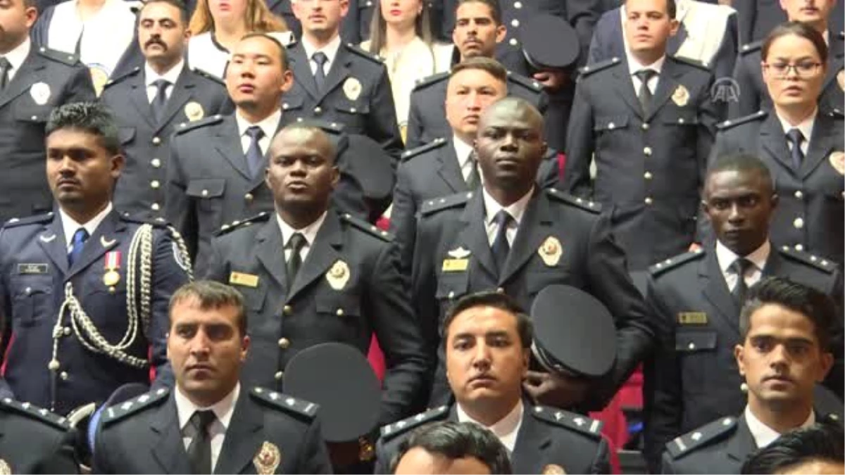 Polis Akademisinde yabancı öğrencilerin mezuniyet heyecanı