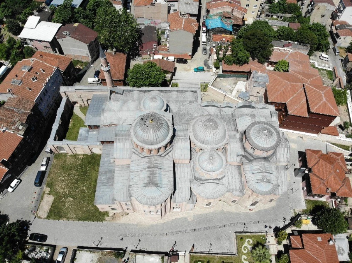 Restorasyonu tamamlanan Molla Zeyrek Cami havadan görüntülendi