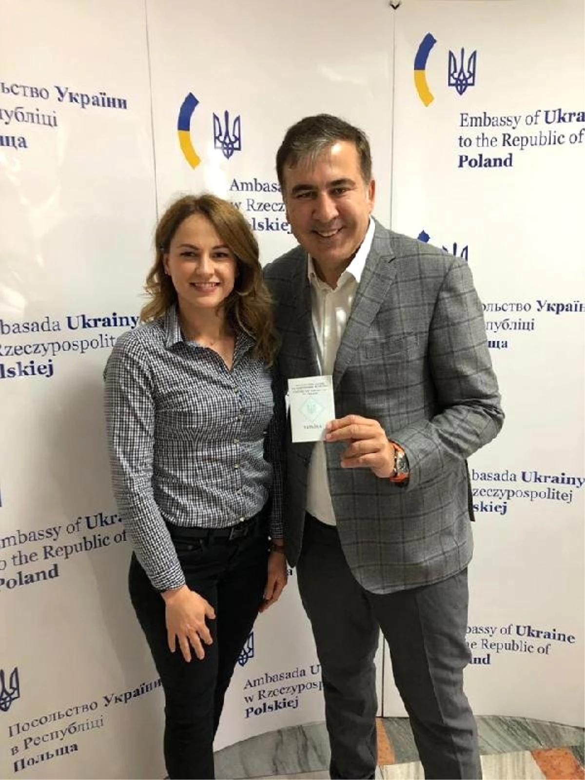 Saakaşvili: Kiev\'e dönmek için havalimanındayım
