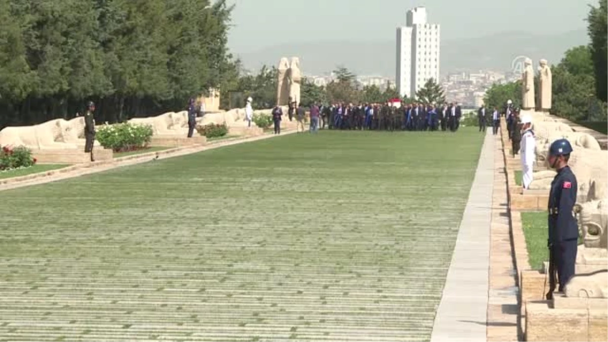 Sayıştay Başkanı Seyit Ahmet Baş ve beraberindeki heyet Anıtkabir\'i ziyaret etti