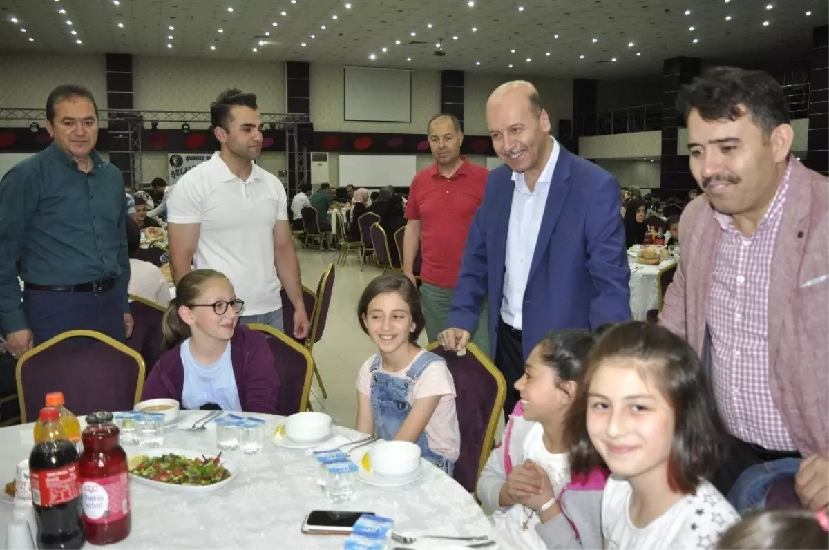 Şuhut\'ta minik sporculara iftar verildi