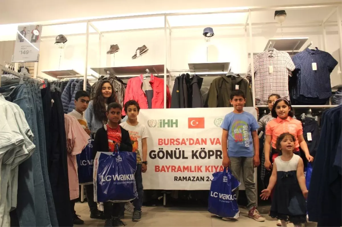 Van İHH yetim çocukları sevindirdi