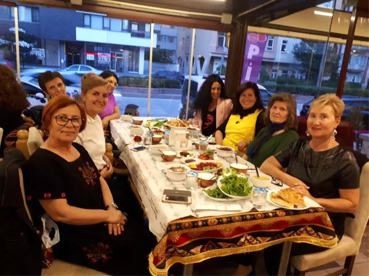 Yoga ekibi iftarda bir araya geldi