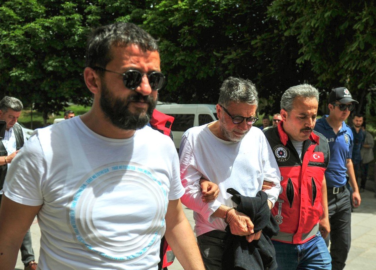 Zümrüt Apartmanı kitabı yazarı adliyede