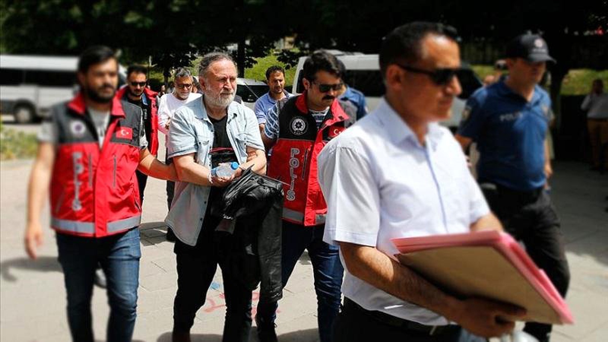Çocuk istismarı ifadelerinin yer aldığı Zümrüt Apartmanı kitabının yazarı serbest
