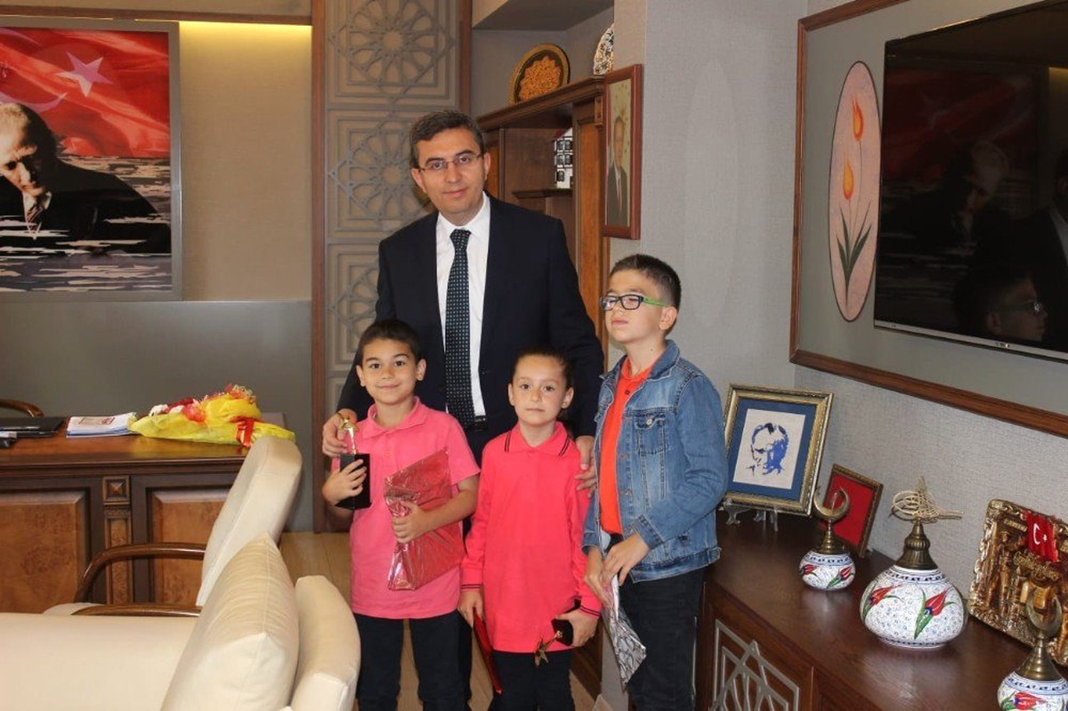 1. Akıl ve Zeka oyunları öğrencileri Kaymakamı ziyâret etti