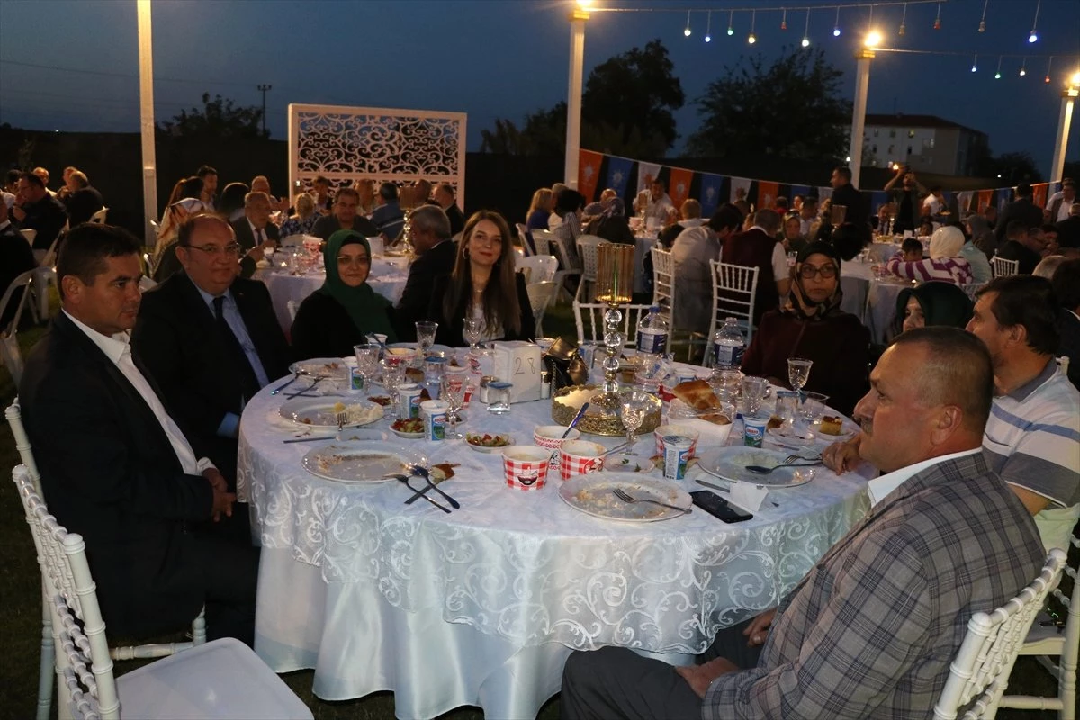 AK Parti Edirne İl Başkanlığı\'nca iftar verildi