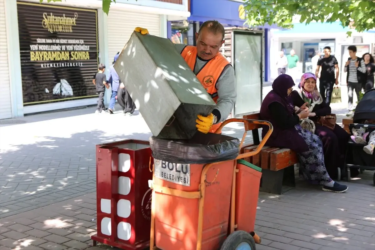 Bulduğu altını teslim eden engelli temizlik işçisine teşekkür belgesi