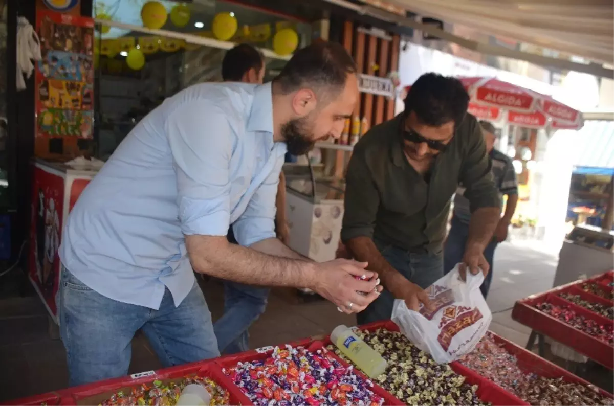 Çikolata satıcısından "Tadı acı çikolata ve şeker almayın" uyarısı