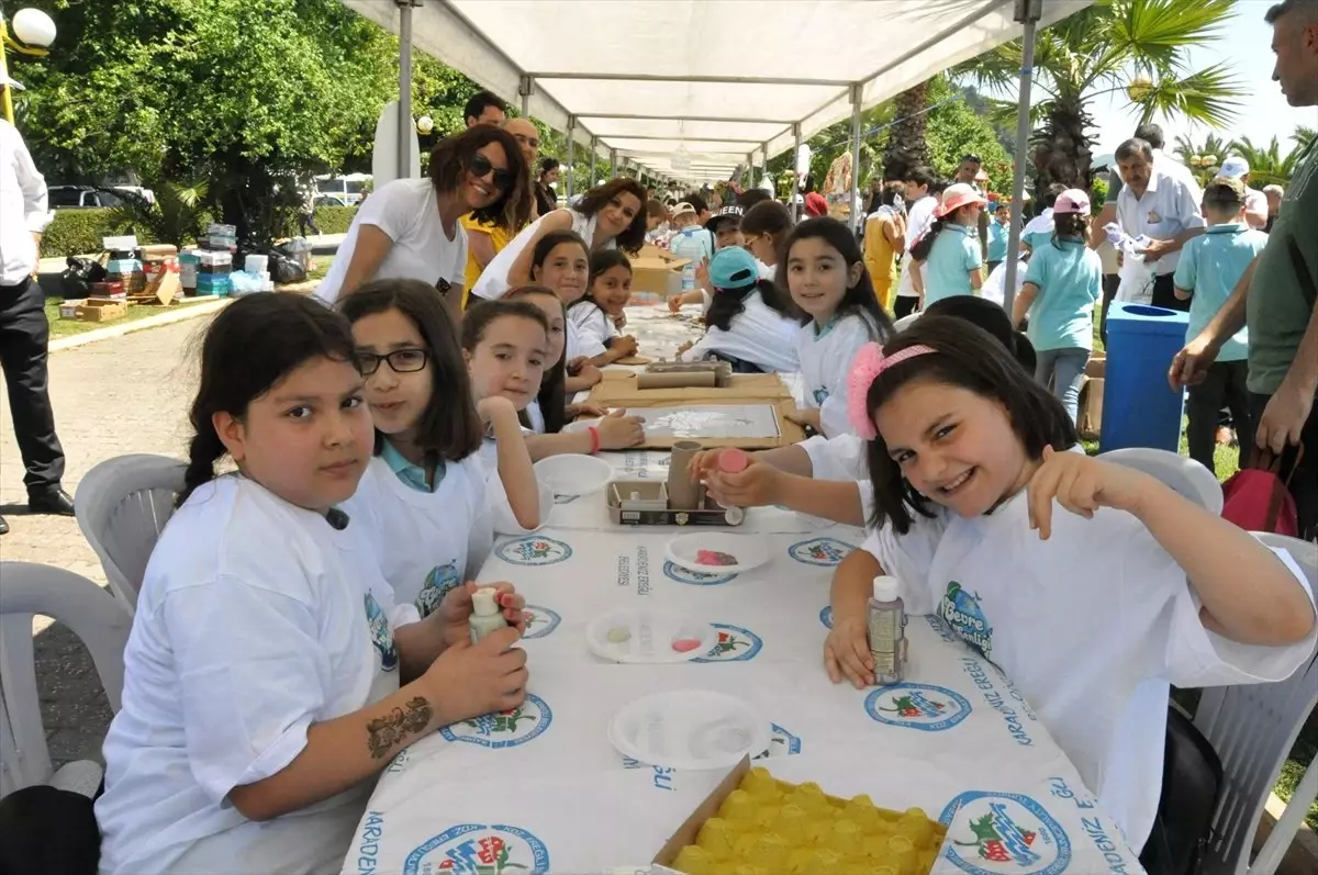 Çocuklar atık malzemelerden oyuncak yaptı