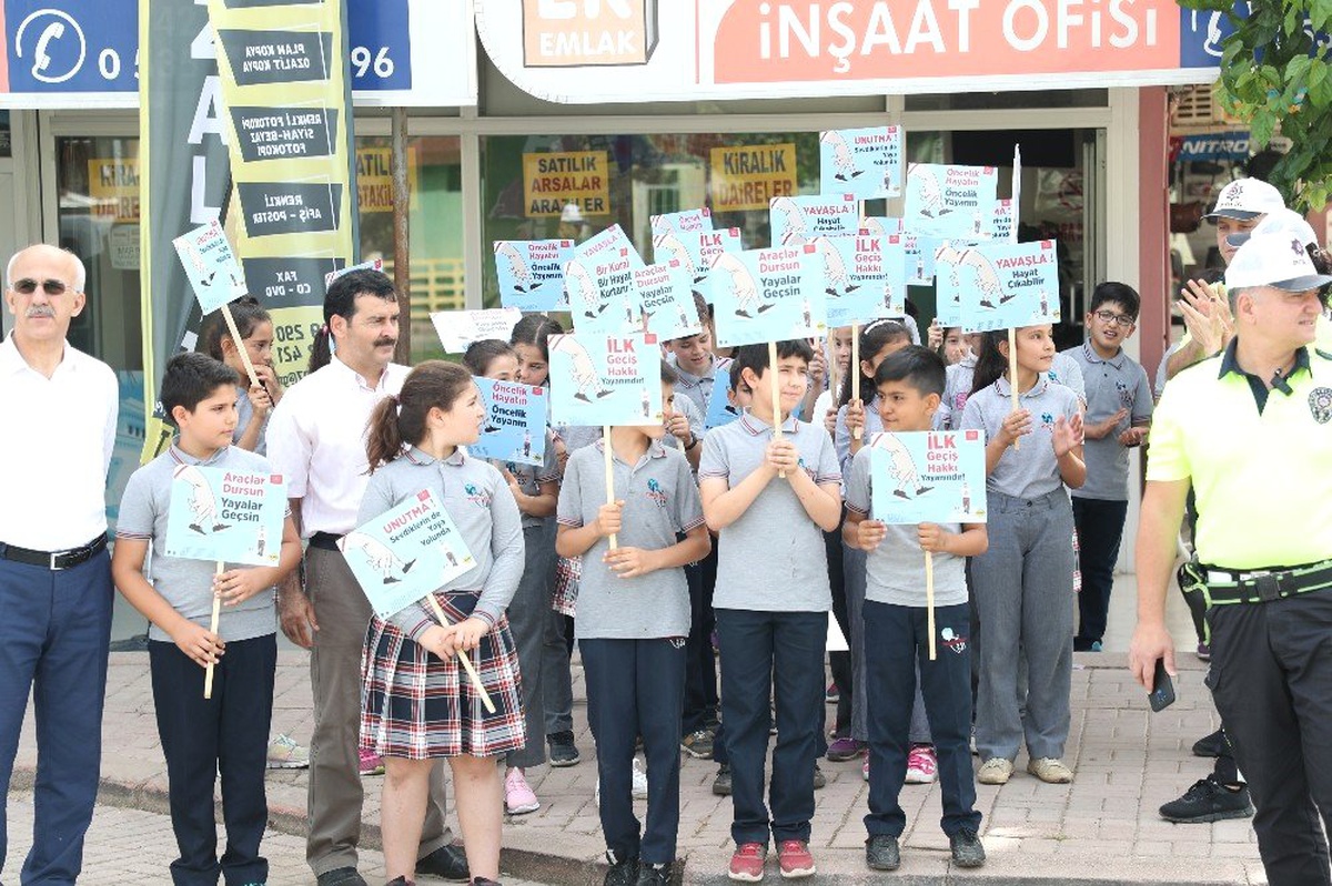 Döşemealtında sürücülere yaya bilinci verildi