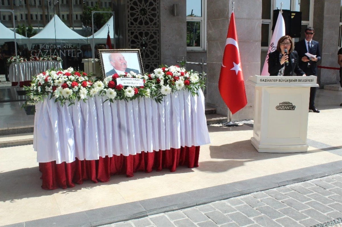 Esat Kaya Turgay için belediye önünde tören düzenlendi
