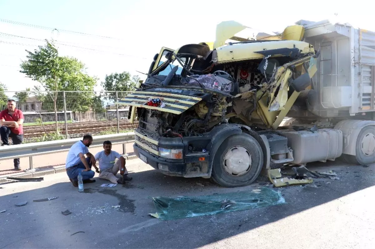 Hurdaya dönen tırın sürücüsü koltuk değiştirince ölümden döndü