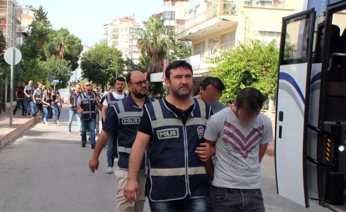 İçinde ihraç polislerin de olduğu çeteye kaparo baskını: 15 gözaltı