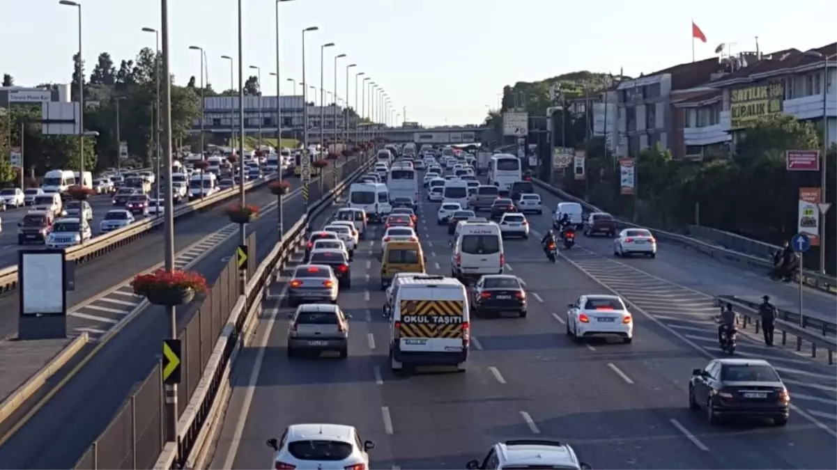 İstanbul\'da bayram trafiği yoğunluğu erken başladı