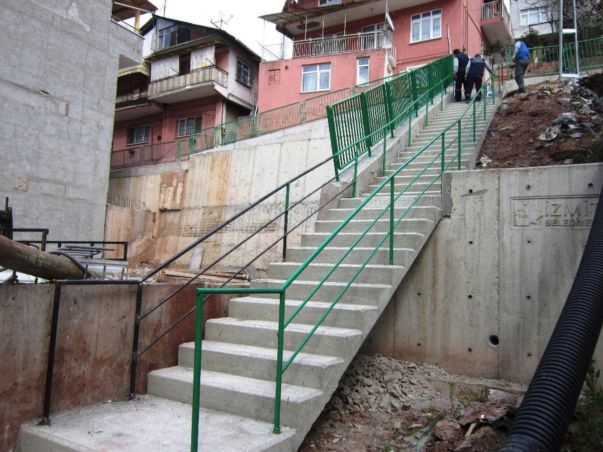İzmit\'in dört bir yanında çalışmalar sürüyor