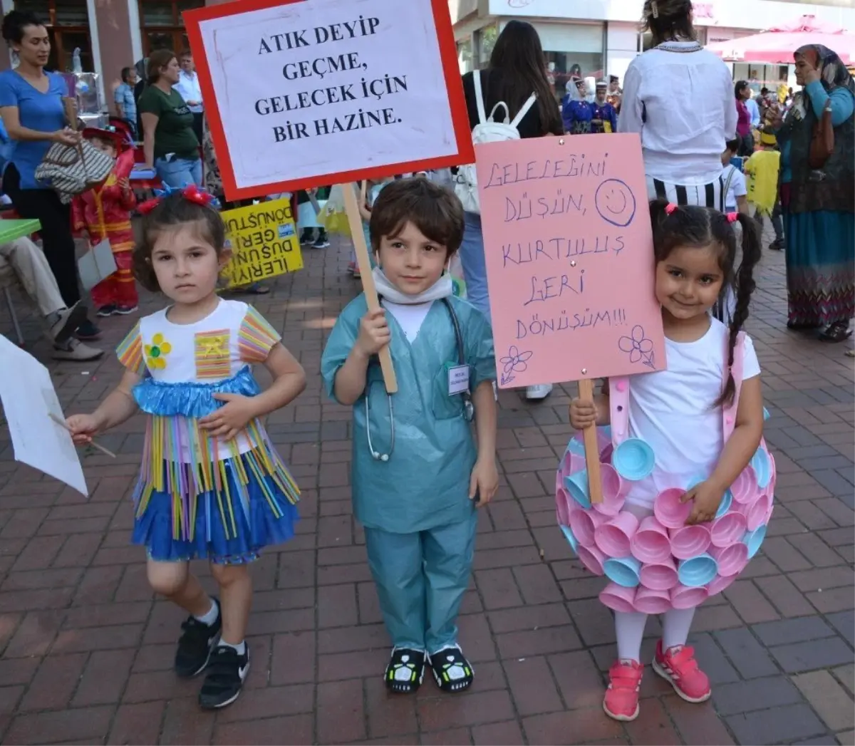 "Karnaval" gibi Çevre Günü kutlaması