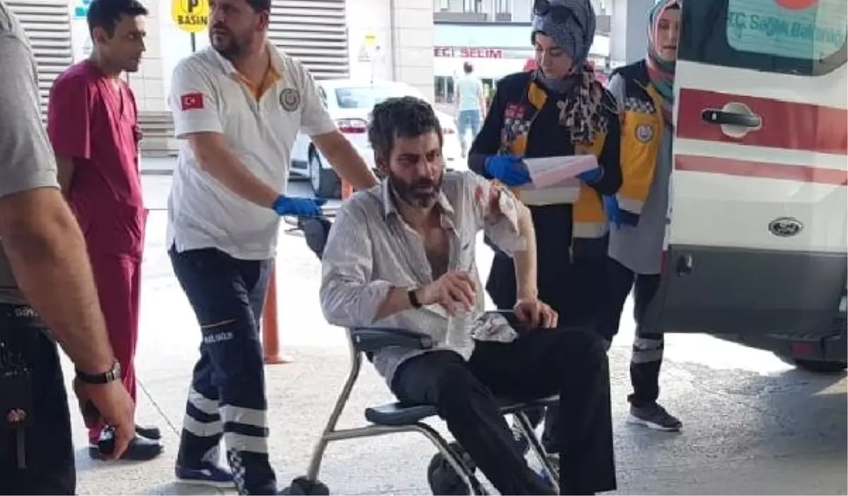 Kasaptan satır alıp, kavga ettiği kişiyi yaraladı