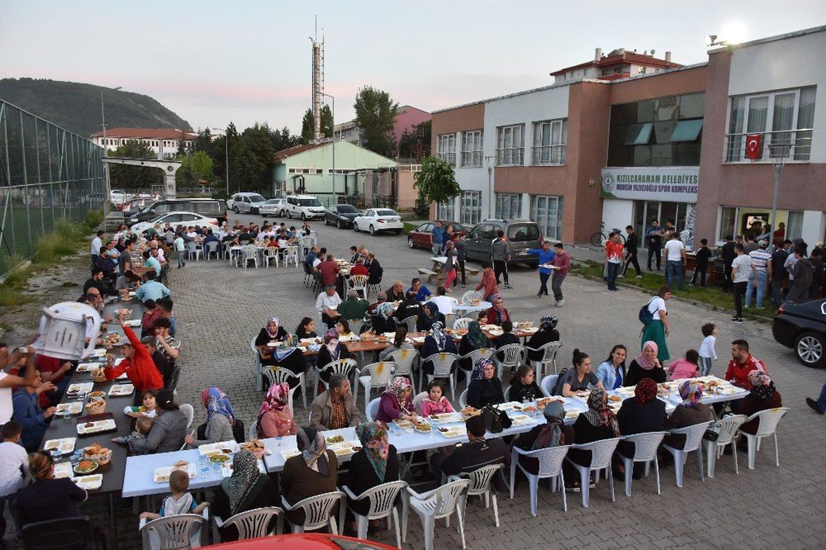 Kızılcahamam güreş ailesi iftarda bir arada