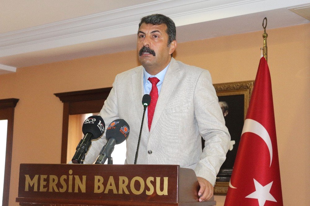 Mersin Barosu\'ndan avukatın etek boyuna tepki gösteren hakime kınama