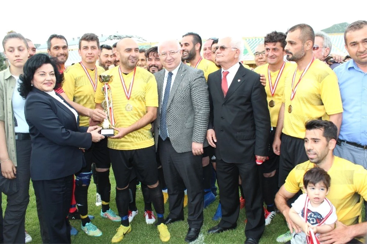 Muğla Valilik Kupası şampiyonu Esençayspor