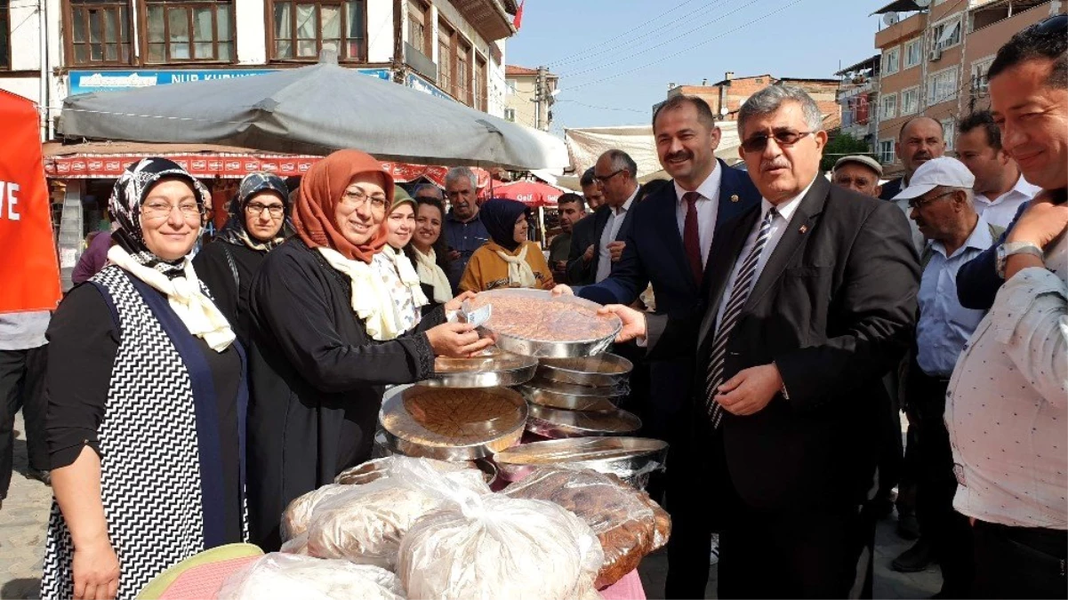 (Özel) Bursa\'da kadınların ürettiği yöresel gıdalar kapış kapış satıldı