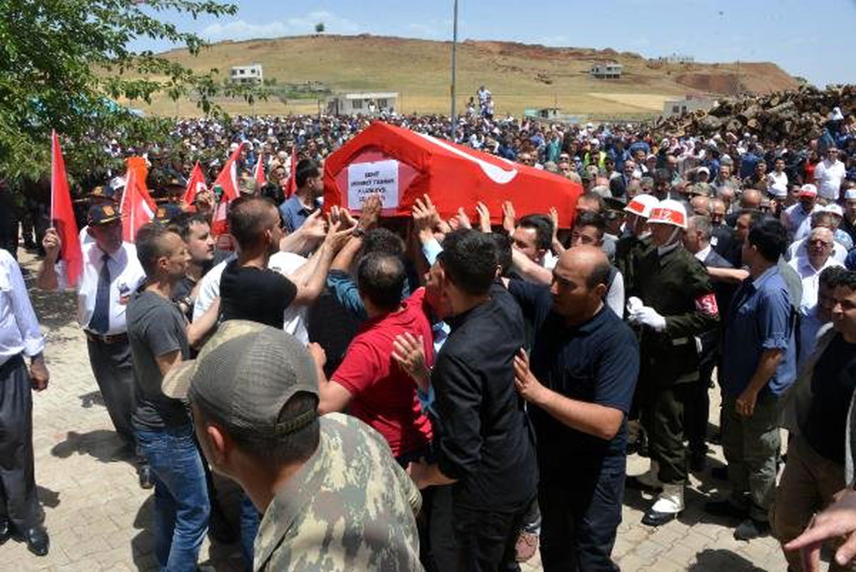 Pençe Operasyonu şehidi Uzman Çavuş, gözyaşlarıyla uğurlandı