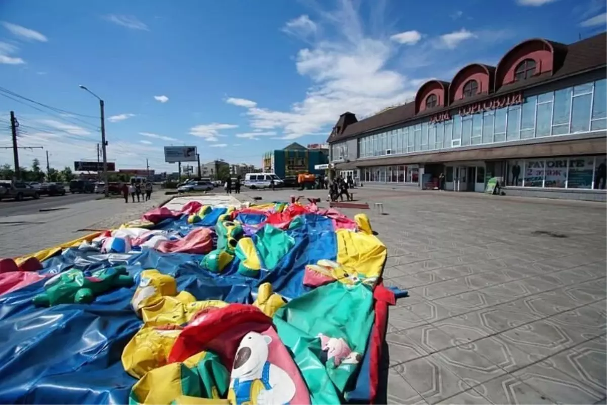 Rusya\'da şişme oyun parkı rüzgara kapıldı: 5 çocuk yaralandı