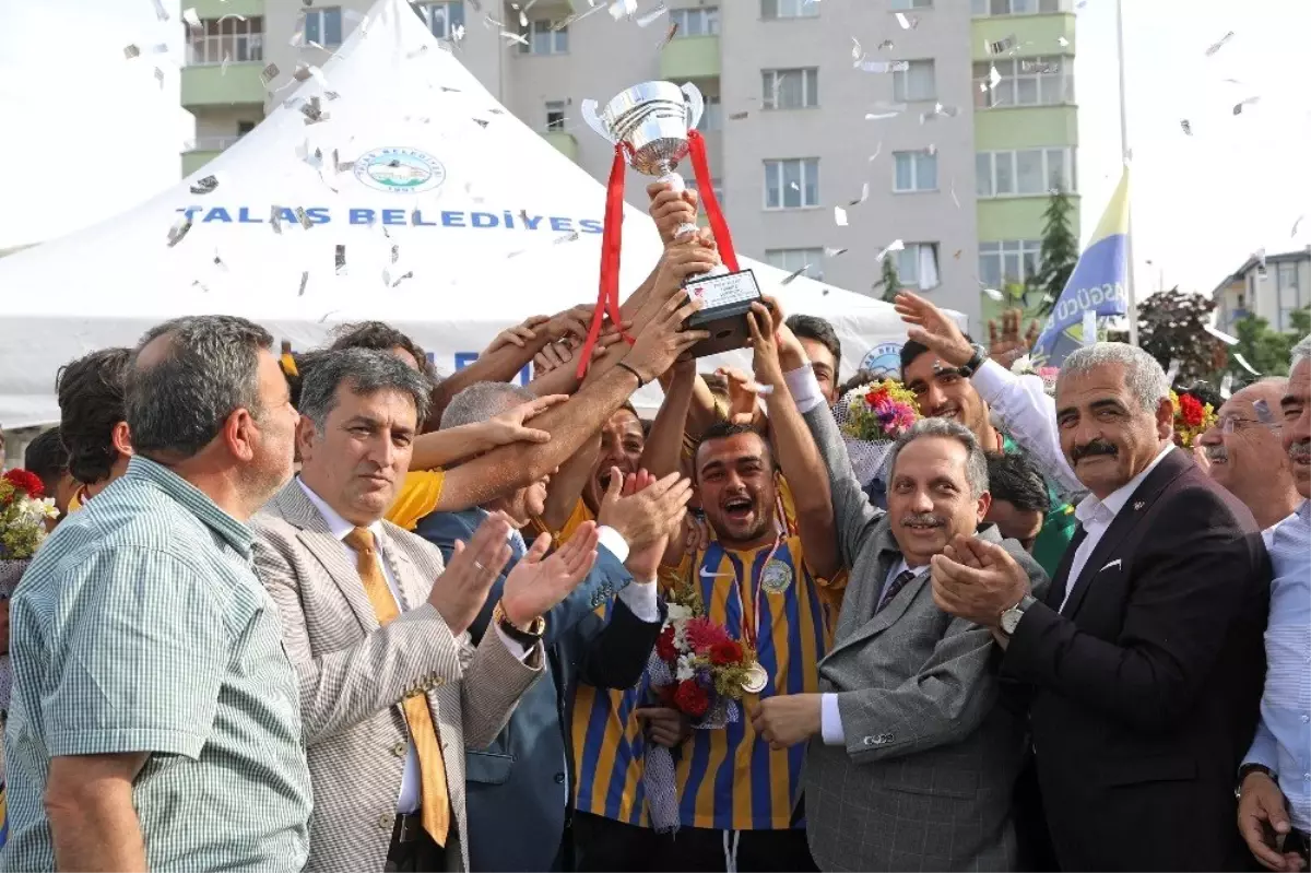 Şampiyon Talasgücü Belediyespor Başkan Yalçın\'ı Ziyaret Etti