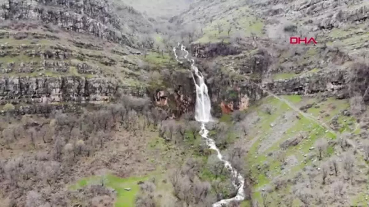 ŞIRNAK Kato Dağı\'ndaki şelale kar suyuyla çağladı -ÖZEL