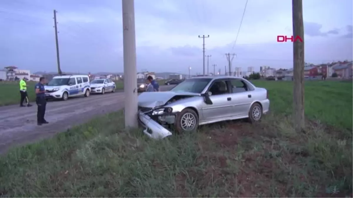 SİVAS Direğe çarpan otomobilin sürücü yaralandı