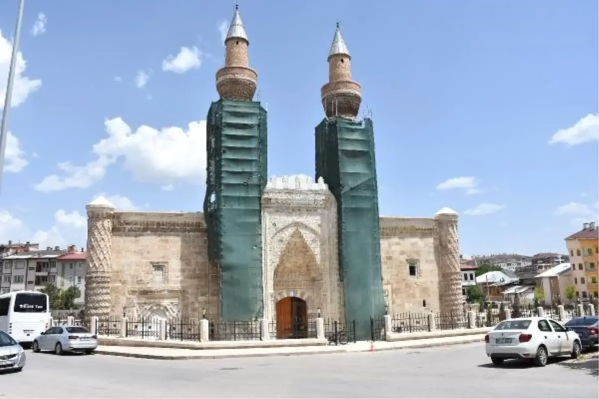 Tarihi Gök Medrese, 22 yıl sonra ziyarete açıldı