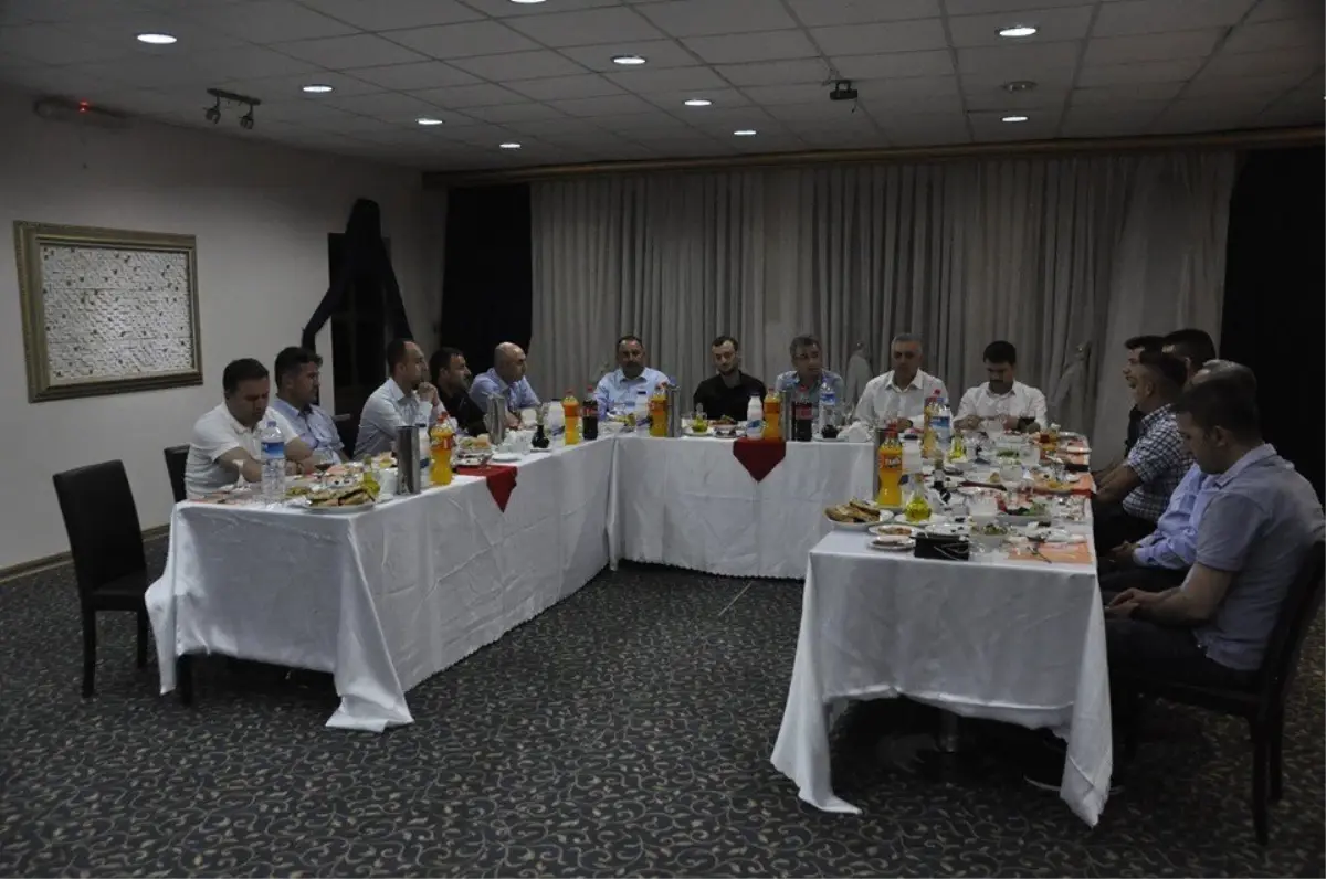 Tayinleri çıkan komutanlara iftar yemeği