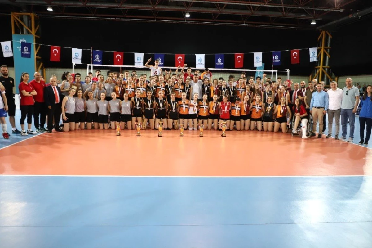 Voleybol Küçük Erkekler ve Kızlar Türkiye Şampiyonası sona erdi