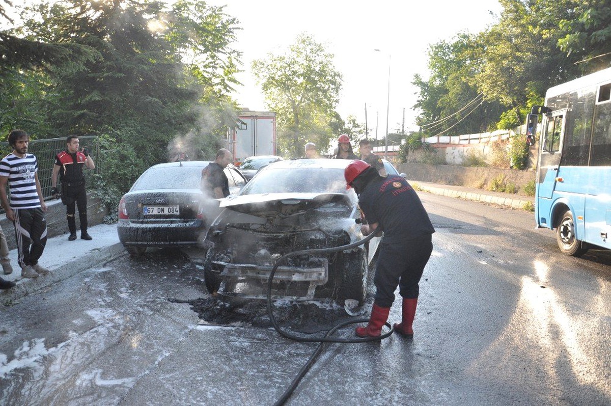 Zonguldak\'ta seyir halindeki otomobil alev alev yandı