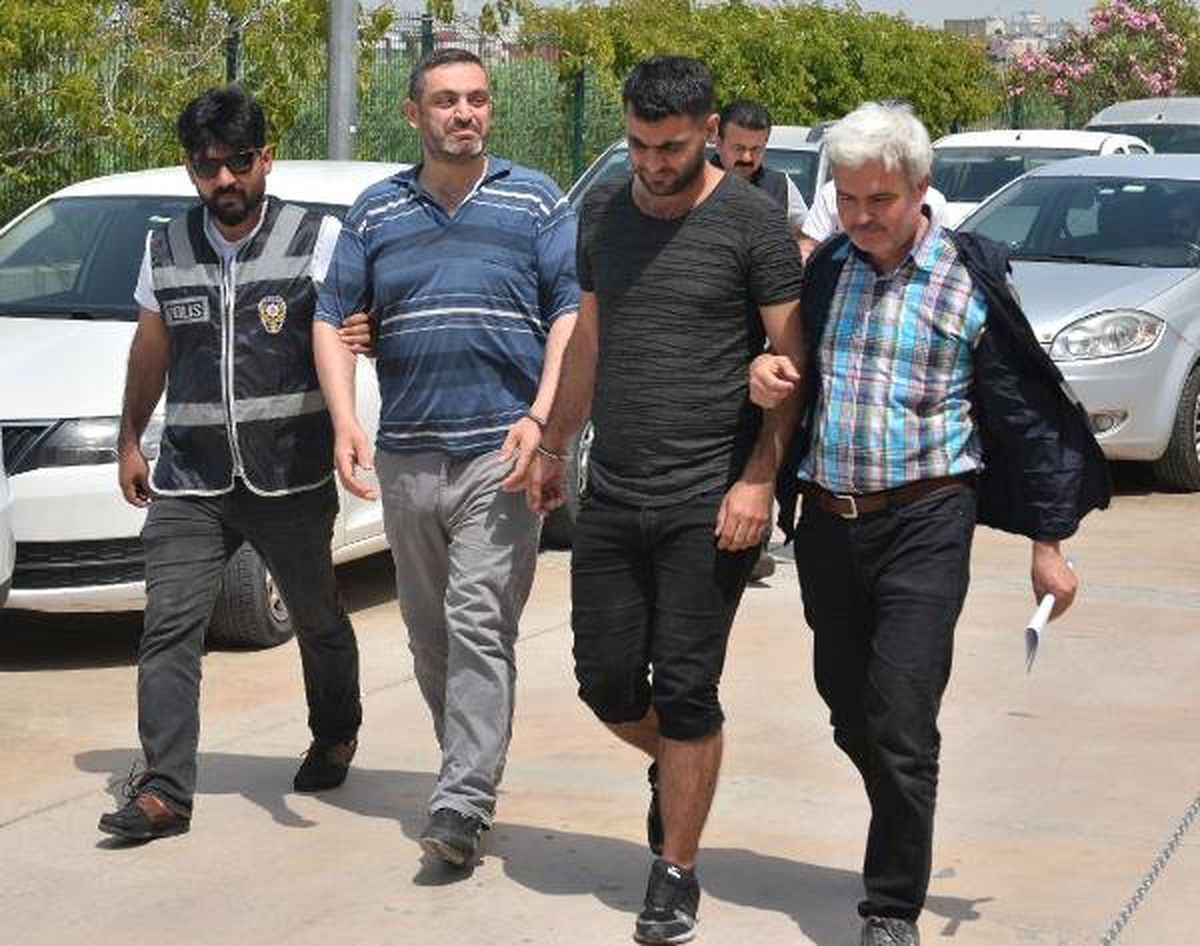 1\'i görme engelli 3 Suriyeli tarihi Tevrat\'ı satmaya çalışırken yakalandı