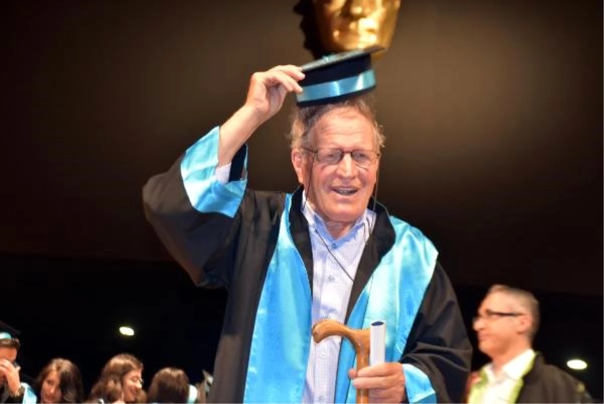 75 yaşında üniversiteyi bitirdi, hedefi yüksek lisans