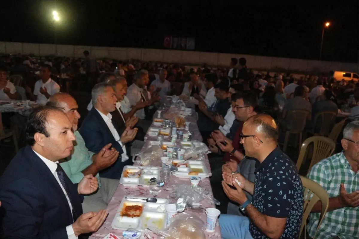 AK Parti Marmaris İlçe Teşkilatından iftar yemeği