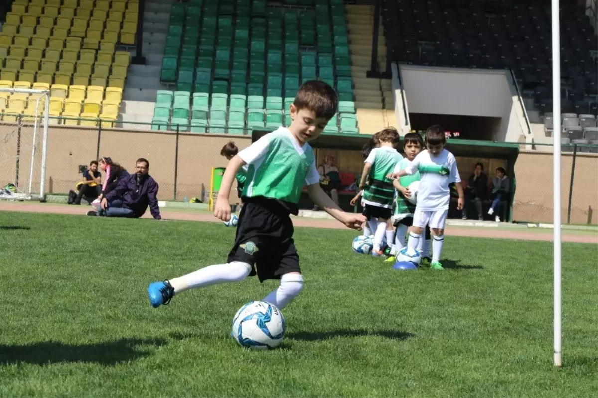 Akhisar Belediyesinde yaz spor okulu kayıtları başladı