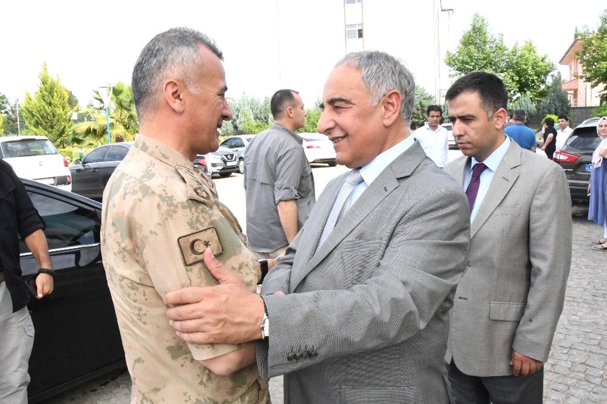 Albay Atasoy Rektör Turgut ile bir araya geldi