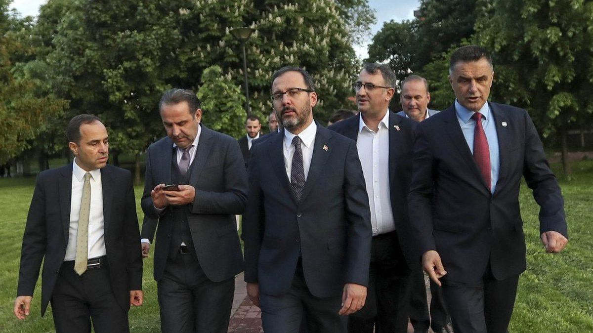 Bakan Kasapoğlu\'ndan Süper Lig\'e yükselen kulüplere kutlama