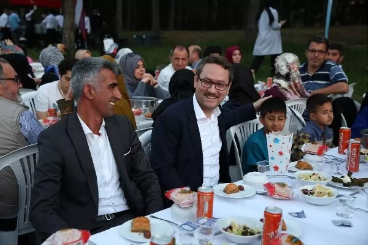 Başakşehir Belediyesi\'nden mesire alanında 3 bin kişiye iftar