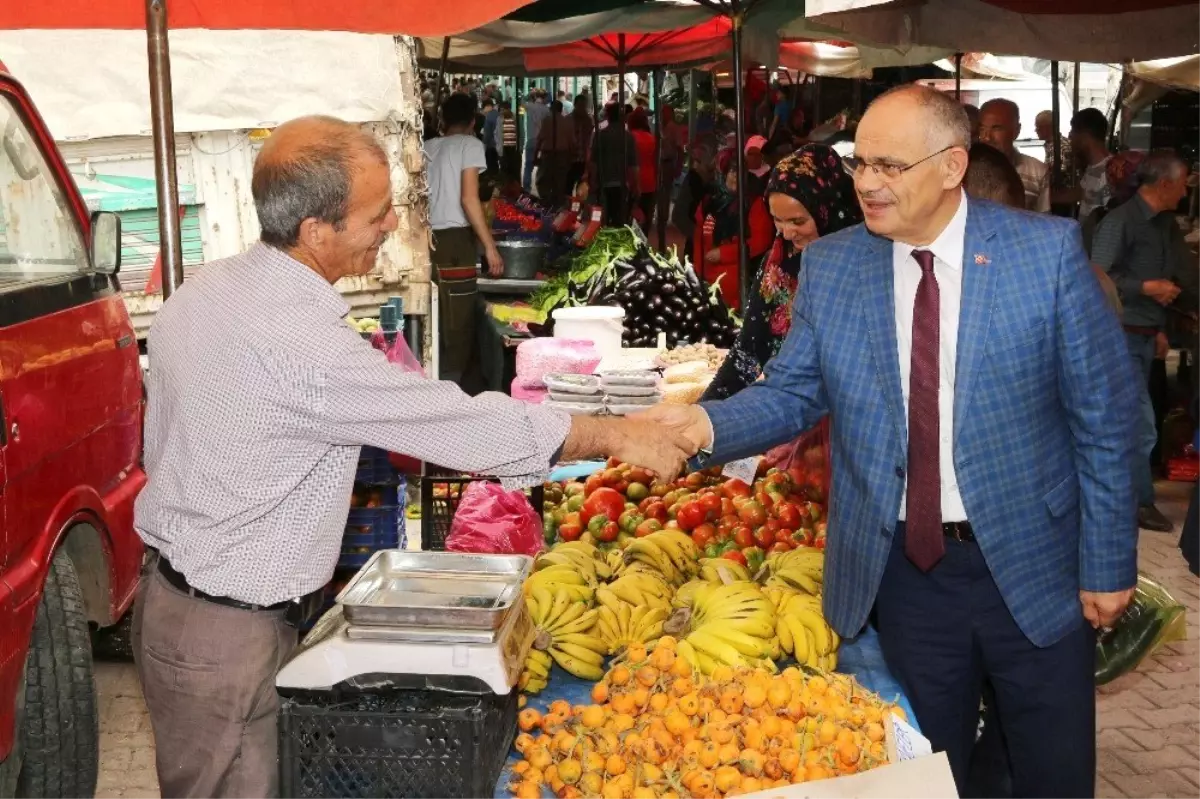 Başkan Esat Öztürk Pazar Esnafını Ziyaret Etti