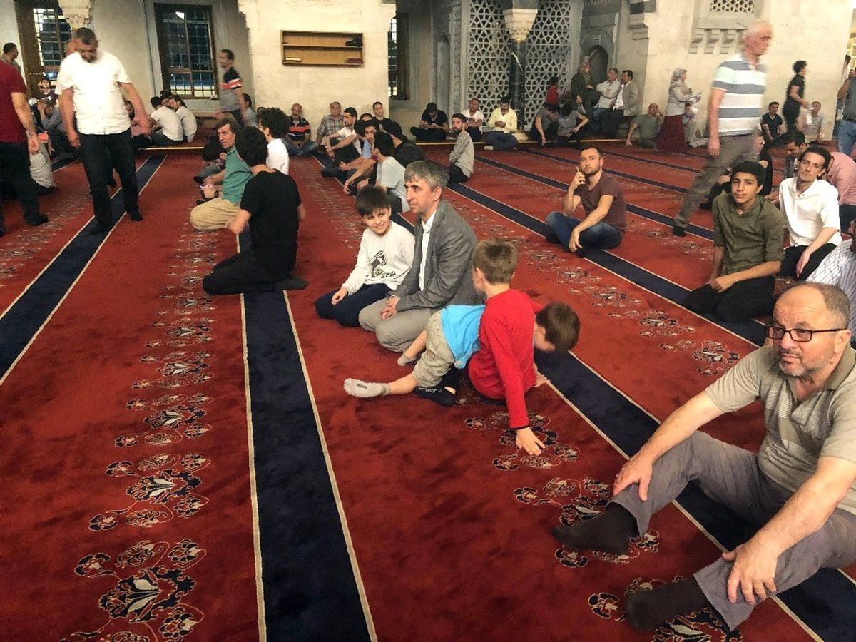 Başkentliler, Kadir Gecesi\'nde camilere akın etti